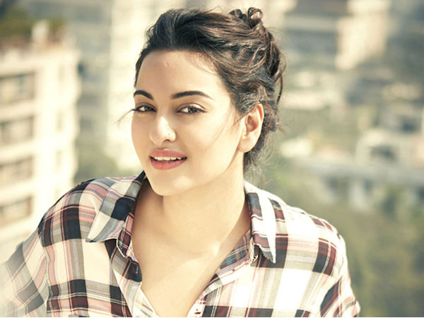 Sonakshi Sinha turns judge for Indian Idol Juniors Sonakshi Sinha turns judge for Indian Idol Juniors