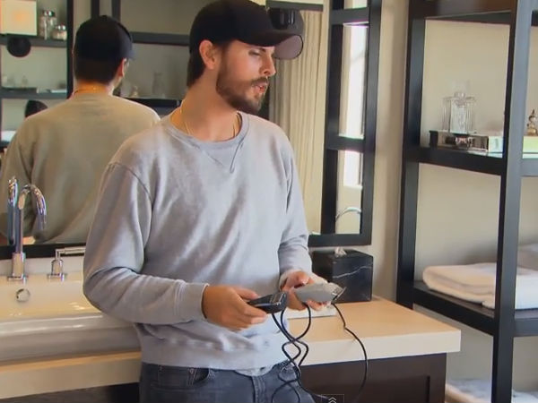 Scott Disick Shaves Pregnant Kourtney Kardashian's Privates Scott Disick Shaves Pregnant Kourtney Kardashian's Privates