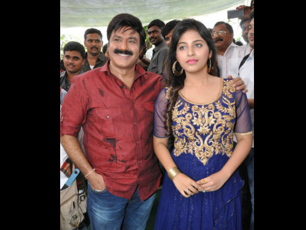 Balakrishna naughty act with Anjali! Balakrishna naughty act with Anjali!