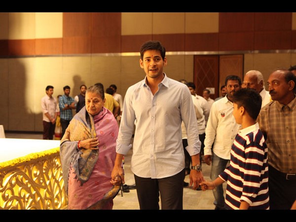 Photo : Mahesh walked with Mom & Son Photo : Mahesh walked with Mom & Son