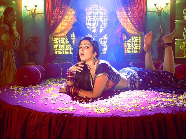 CHARMME KAUR tweet about Jyothi Laxmi Response CHARMME KAUR tweet about Jyothi Laxmi Response