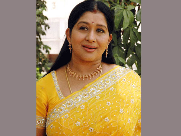 Actress Kavitha hurt in a car accident Actress Kavitha hurt in a car accident