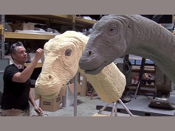 Jurassic World: Building the Apatosaurus Jurassic World: Building the Apatosaurus