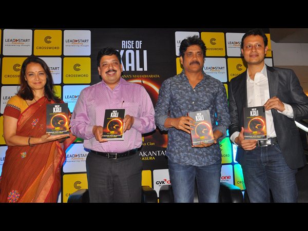పుస్తకావిష్కరణలో నాగార్జున-అమల