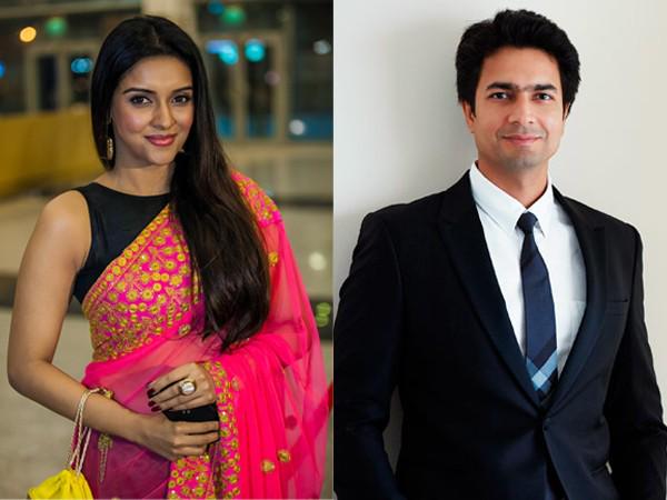Asin's fiancée Rahul Sharma surprises her with the most adorable gift! Asin's fiancée Rahul Sharma surprises her with the most adorable gift!
