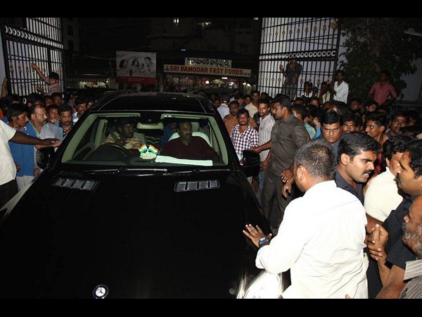 మెప్పు పొందాడు
