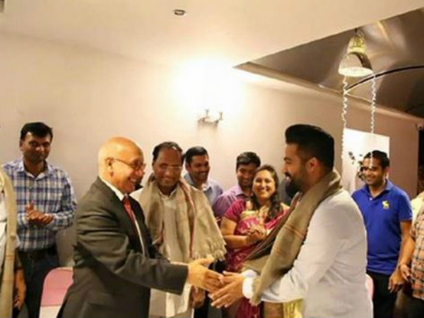 శాలువాతో సన్మానం