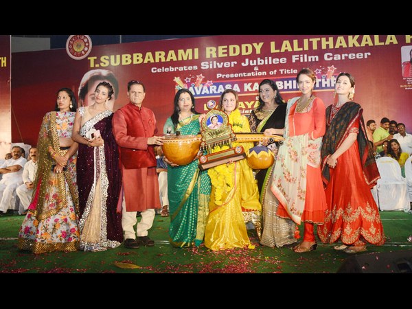 సినీ హీరోయిన్లు