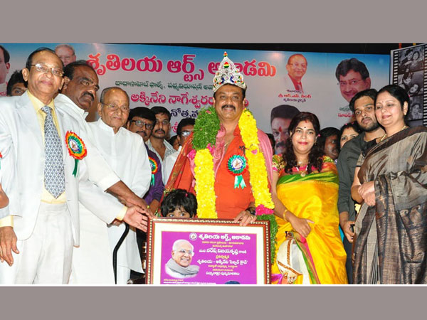 Naresh received Navarasa Raya award Naresh received Navarasa Raya award