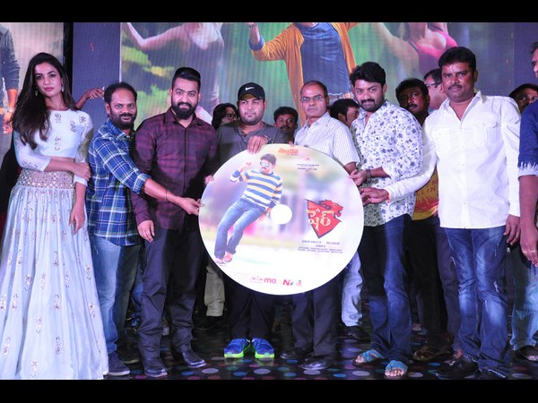 పాటల సీడిలను..