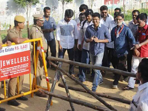 Rajinikanth cast votes in SIAA polls Rajinikanth cast votes in SIAA polls