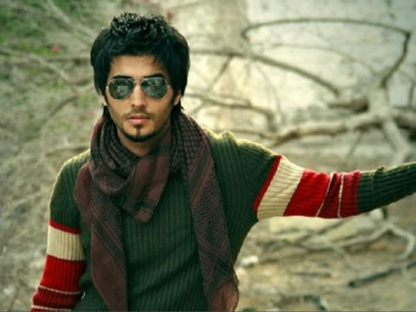 Saudi actor arrested 'for taking selfies with female fans' Saudi actor arrested 'for taking selfies with female fans'