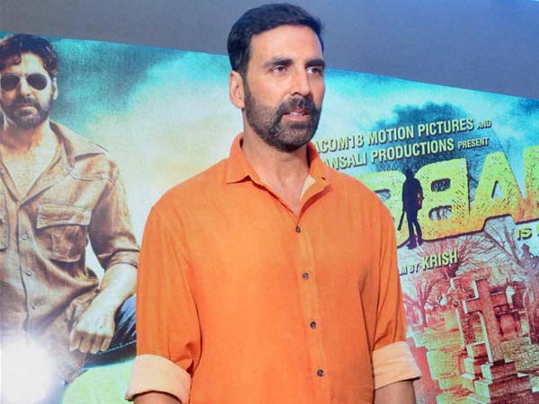Krish showing Kanche to Akshay Kumar Krish showing Kanche to Akshay Kumar