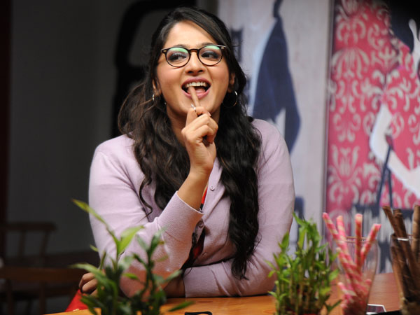 Anushka get special gift from Size Zero Anushka get special gift from Size Zero