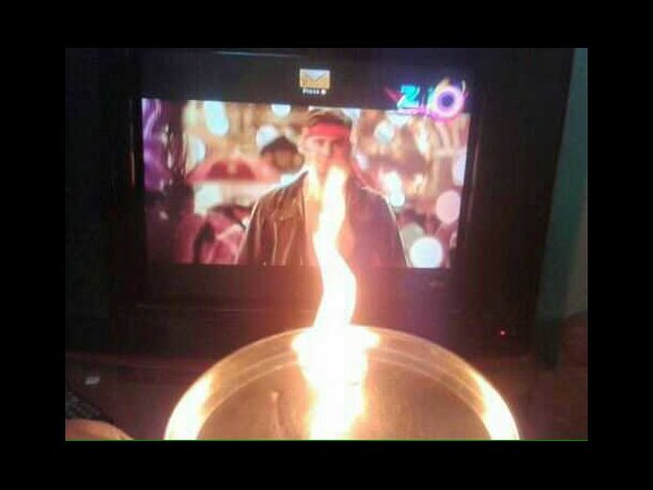స్క్రీన్స్ వేసి మరీ..