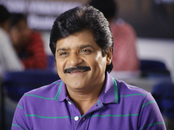 హైదరాబాద్: తెలుగు కమెడియన్ అలీ ఇటీవల కాలంలో ఆడియో వేడుకల్లో హీరోయిన్లపై వల్గర్ కామెంట్లు చేయడం, దీనిపై సర్వత్రా విమర్శలు వెల్లు వెత్తడం.... పలు మహిళా సంఘాల నాయకులు సైతం అలీ తీరుపై రోడ్డెక్కి ఆందోళన చేయడం తెలిసిందే. మహిళా సంఘాల ఆందోళనతో అలీ దిగిరాక తప్పలేదు. సైజ్ జీరో ఆడియో వేడుకలో అనుష్క తొడలపై అలీ కామెంట్స్ తర్వాత పరిస్థితి తీవ్రం అయింది. మీడియాలో విమర్శలు, మహిళా సంఘాల ఆందోళన నేపథ్యంలో ప్రేక్షకుల్లో తన విలువ తగ్గకుండా ఓ ప్రముఖ న్యూస్ ఛానల్ నిర్వహించిన ఇంటర్వ్యూలో పాల్గొని ఈ విషయాలపై వివరణ ఇచ్చారు అలీ. మహిళలను కించపరుచాలనే ఉద్దేశ్యంతో తాను అలా మాట్లాడలేదని, కామెడీ యాంగిల్ లోనే తాను మాట్లాడానని, కాంట్రవర్సీ కోసం చేసిన కామెంట్స్ కావన్నారు. తాను మాట్లాడిన తర్వాత కొందరు ఈ విషయాలను కాంట్రవర్సీ చేస్తున్నారని అన్నారు. పవన్ కళ్యాణ్ లాంటి స్టార్స్ కు అలీ క్లోజ్ గా ఉంటాడు? వారి అండ ఉందనే ధైర్యంతోనే ఇలాంటి కామెంట్స్ చేస్తుంటారు అనే విమర్శలు వస్తున్నాయి అంటూ యాంకర్ అలీని ప్రశ్నించగా... ఇలాంటి విషయాలను పవన్ కళ్యాణ్ కు ముడి పెట్టి మాట్లాడటం సరికాదు. ఆయన రేంజి వేరు, నా స్థాయి వేరు. ఇలా తలా తోక లేకుండా ముడిపెట్టి మాట్లాడితే ఎవరూ ఒప్పుకోరు అంటూ ఆ టాపిక్కు అక్కడిక్కడే పులిస్టాప్ పెట్టేసారు అలీ. ఇక అలీకి ఆయన భార్య జుబేదా సపోర్టు కూడా ఫుల్ గా ఉంది. తన భర్త వ్యాఖ్యలను అఫెన్సివ్ మ్యానర్లో చూడొద్దని, ఆయన ఎంటర్టెన్మెంట్ రంగానికి చెందిన, ఎక్కడ ఉన్నా ప్రతి ఒక్కరి ముఖంలో నవ్వు చూడాలని కోరుకుంటారు. ఆ కోణంలోనే ఆయన అలా మాట్లాడారు. అంతే తప్ప మహిళలను అవమాన పరుచాలని, కించపరుచాలనే ఉద్దేశ్యంతో కాదంటూ తన భర్తకు ఫుల్ సపోర్ట్ ఇచ్చారు జుబేదా. మరో వైపు ఇండస్ట్రీ నుండి కూడా అలీకి పూర్తి మద్దతు లభిస్తోంది. అలీ చేసిన కామెంట్స్.... ఆయా హీరోయిన్లు సైతం లైట్ తీసుకుంటున్నారు. ఇదంతా ఎంటర్టెన్మెంట్ లో భాగమే అనేది వారి భావన. అయితే మహిళా సంఘాల నేతలు మాత్రం అలీతో క్షమాపణలు చెప్పించే వరకు వదల్లేదు. హైదరాబాద్: తెలుగు కమెడియన్ అలీ ఇటీవల కాలంలో ఆడియో వేడుకల్లో హీరోయిన్లపై వల్గర్ కామెంట్లు చేయడం, దీనిపై సర్వత్రా విమర్శలు వెల్లు వెత్తడం.... పలు మహిళా సంఘాల నాయకులు సైతం అలీ తీరుపై రోడ్డెక్కి ఆందోళన చేయడం తెలిసిందే. మహిళా సంఘాల ఆందోళనతో అలీ దిగిరాక తప్పలేదు. సైజ్ జీరో ఆడియో వేడుకలో అనుష్క తొడలపై అలీ కామెంట్స్ తర్వాత పరిస్థితి తీవ్రం అయింది. మీడియాలో విమర్శలు, మహిళా సంఘాల ఆందోళన నేపథ్యంలో ప్రేక్షకుల్లో తన విలువ తగ్గకుండా ఓ ప్రముఖ న్యూస్ ఛానల్ నిర్వహించిన ఇంటర్వ్యూలో పాల్గొని ఈ విషయాలపై వివరణ ఇచ్చారు అలీ. మహిళలను కించపరుచాలనే ఉద్దేశ్యంతో తాను అలా మాట్లాడలేదని, కామెడీ యాంగిల్ లోనే తాను మాట్లాడానని, కాంట్రవర్సీ కోసం చేసిన కామెంట్స్ కావన్నారు. తాను మాట్లాడిన తర్వాత కొందరు ఈ విషయాలను కాంట్రవర్సీ చేస్తున్నారని అన్నారు. పవన్ కళ్యాణ్ లాంటి స్టార్స్ కు అలీ క్లోజ్ గా ఉంటాడు? వారి అండ ఉందనే ధైర్యంతోనే ఇలాంటి కామెంట్స్ చేస్తుంటారు అనే విమర్శలు వస్తున్నాయి అంటూ యాంకర్ అలీని ప్రశ్నించగా... ఇలాంటి విషయాలను పవన్ కళ్యాణ్ కు ముడి పెట్టి మాట్లాడటం సరికాదు. ఆయన రేంజి వేరు, నా స్థాయి వేరు. ఇలా తలా తోక లేకుండా ముడిపెట్టి మాట్లాడితే ఎవరూ ఒప్పుకోరు అంటూ ఆ టాపిక్కు అక్కడిక్కడే పులిస్టాప్ పెట్టేసారు అలీ. ఇక అలీకి ఆయన భార్య జుబేదా సపోర్టు కూడా ఫుల్ గా ఉంది. తన భర్త వ్యాఖ్యలను అఫెన్సివ్ మ్యానర్లో చూడొద్దని, ఆయన ఎంటర్టెన్మెంట్ రంగానికి చెందిన, ఎక్కడ ఉన్నా ప్రతి ఒక్కరి ముఖంలో నవ్వు చూడాలని కోరుకుంటారు. ఆ కోణంలోనే ఆయన అలా మాట్లాడారు. అంతే తప్ప మహిళలను అవమాన పరుచాలని, కించపరుచాలనే ఉద్దేశ్యంతో కాదంటూ తన భర్తకు ఫుల్ సపోర్ట్ ఇచ్చారు జుబేదా. మరో వైపు ఇండస్ట్రీ నుండి కూడా అలీకి పూర్తి మద్దతు లభిస్తోంది. అలీ చేసిన కామెంట్స్.... ఆయా హీరోయిన్లు సైతం లైట్ తీసుకుంటున్నారు. ఇదంతా ఎంటర్టెన్మెంట్ లో భాగమే అనేది వారి భావన. అయితే మహిళా సంఘాల నేతలు మాత్రం అలీతో క్షమాపణలు చెప్పించే వరకు వదల్లేదు.
