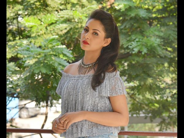 Madhu Shalini about Cheekati Rajyam kiss Scene Madhu Shalini about Cheekati Rajyam kiss Scene