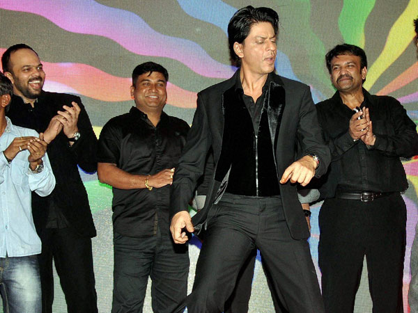 Shah Rukh Khan Shaking a leg to Manma Emotion in UK! Shah Rukh Khan Shaking a leg to Manma Emotion in UK!