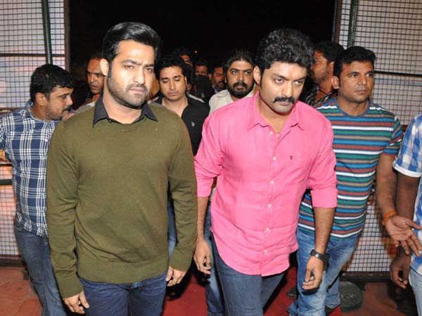 ఎన్టీఆర్ 10 లక్షలు, కళ్యాణ్ రామ్ 5 లక్షలు