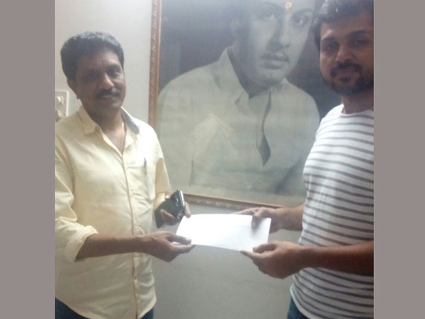Kamal Haasan donates 15 lakhs to the Chennai flood relief Kamal Haasan donates 15 lakhs to the Chennai flood relief