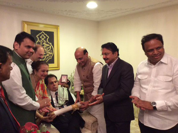 Dilip Kumar Receives Padma Vibhushan Honour Dilip Kumar Receives Padma Vibhushan Honour