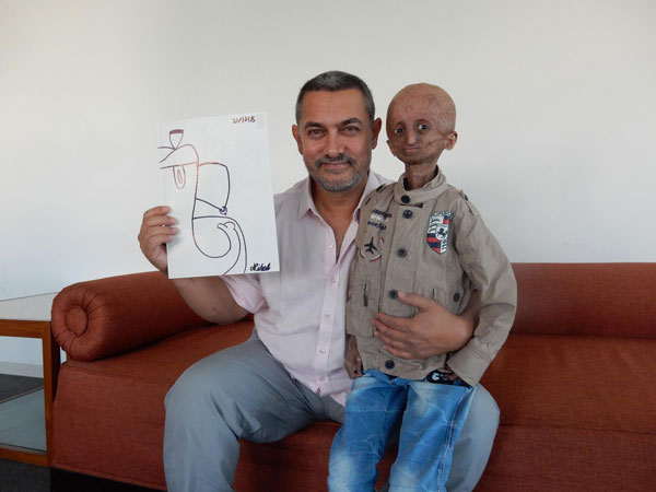 Aamir Khan Meets Fan With Progeria Aamir Khan Meets Fan With Progeria