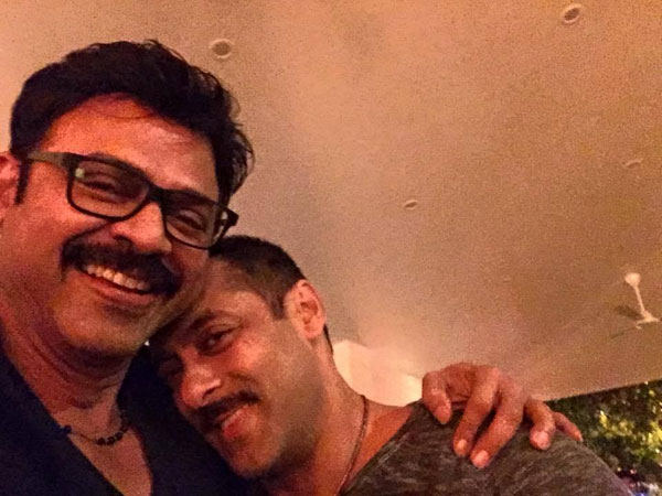 Venkatesh poses a selfie with Salman Bhai Venkatesh poses a selfie with Salman Bhai