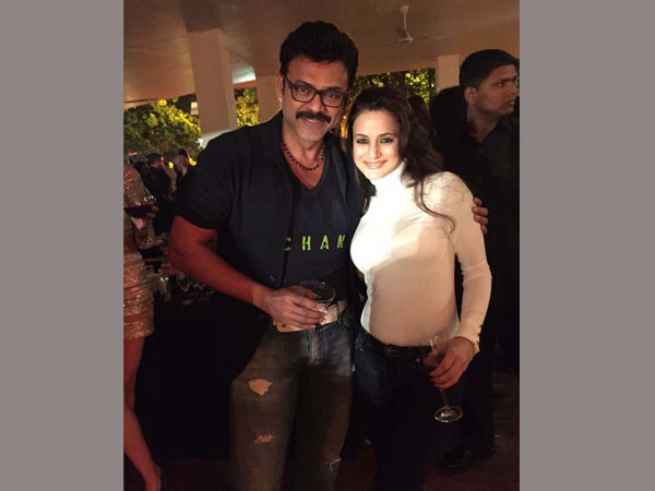 Venkatesh poses a selfie with Salman Bhai Venkatesh poses a selfie with Salman Bhai