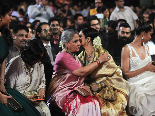Jaya Bachchan and Rekha hug Jaya Bachchan and Rekha hug