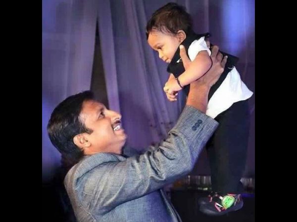 ఎత్తి ముద్దుట్టుకుంటూ...