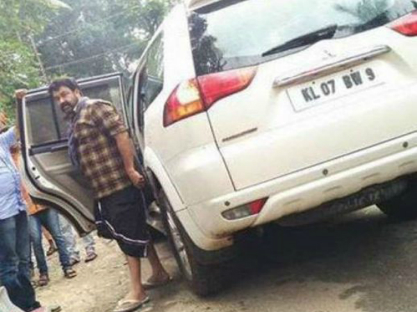 Mohanlal meets with an accident, unhurt Mohanlal meets with an accident, unhurt