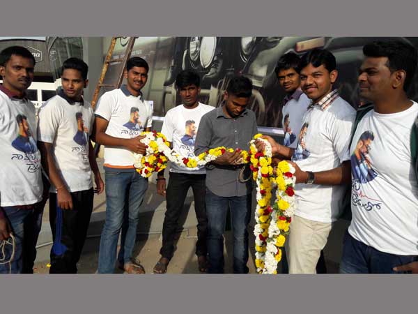 పూలమాలలతో