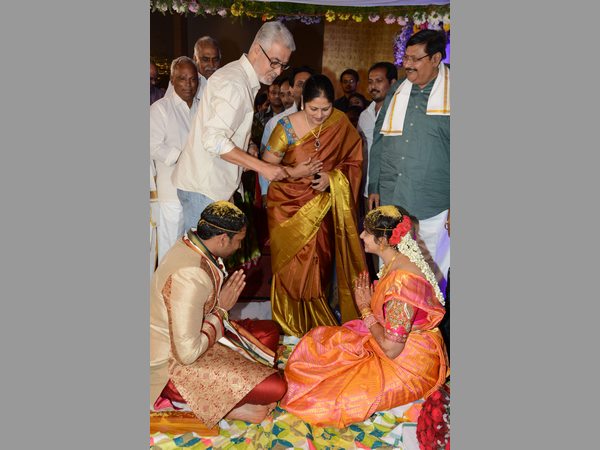 సీనియర్ డైరెక్టర్ కే.వాసు కుమార్తె దీప్తి వివాహం