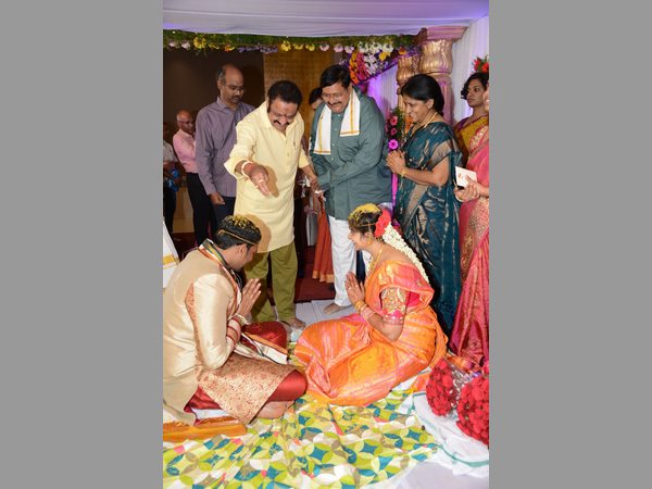 సీనియర్ డైరెక్టర్ కే.వాసు కుమార్తె దీప్తి వివాహం