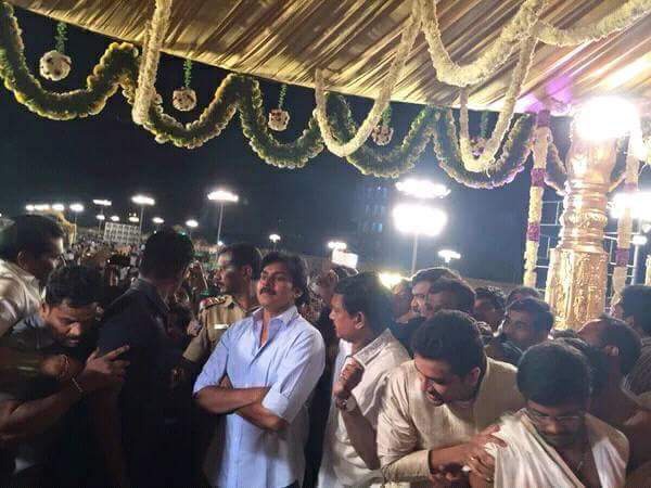 ఎవరూ