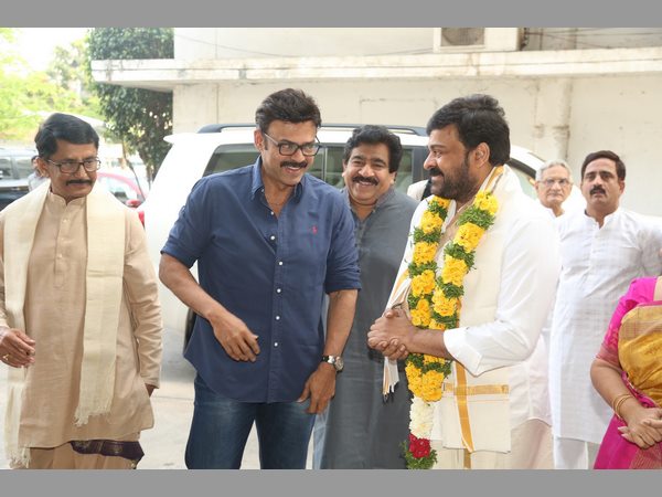 చిరంజీవితో పాటు వెంటేష్, నాగార్జున