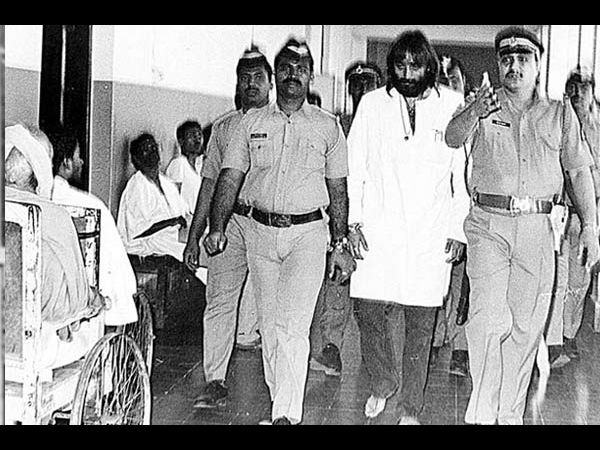 కోర్టుకు హాజరవుతూ..