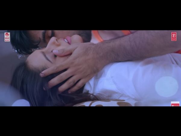 ట్రెండ్ కు తగినట్లే
