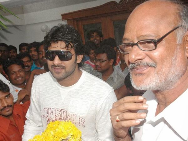 అభిమానుల మధ్య...