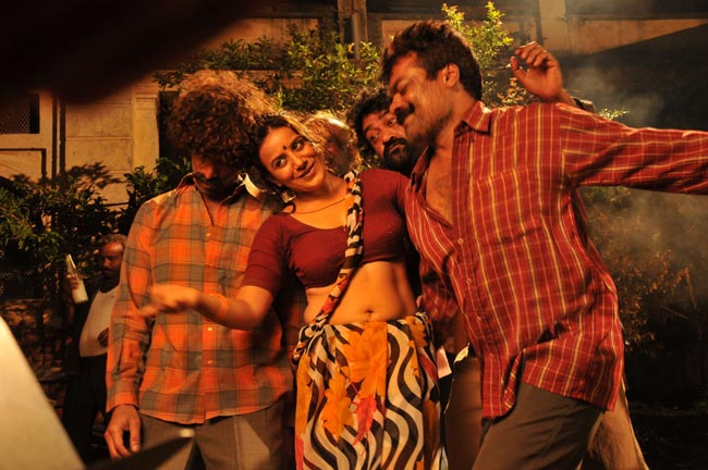 పూజాగాంధీ, రఘు ముఖర్జీ