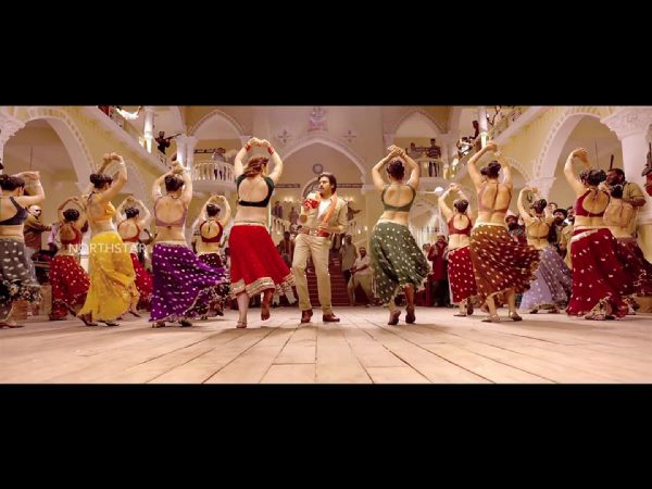 అంతా కలిసి కూర్చుని