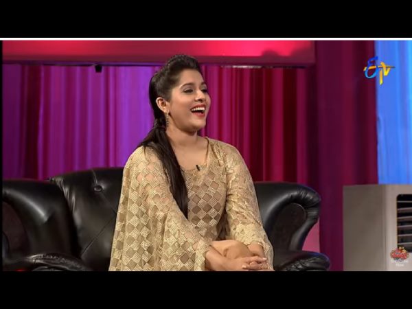 యాంకర్లకు డిమాండ్ , పేరు