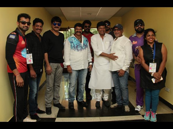 టాస్ గెలిచి