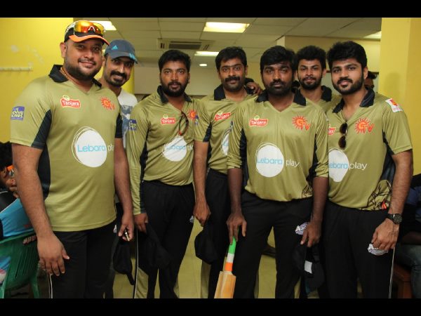 రజనీ మాట్లాడుతూ..