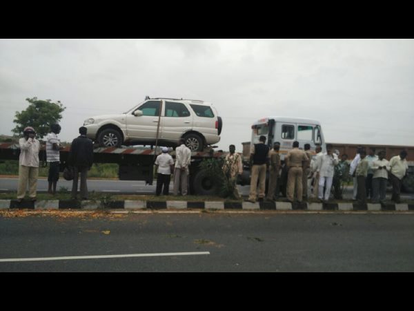 Accident to Balakrishna's Convoy in Karnataka Accident to Balakrishna's Convoy in Karnataka