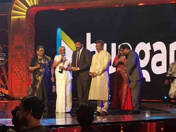 అందరి దృష్టీ