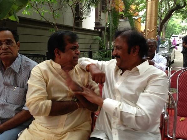 మోహన్ బాబు చేస్తే తప్పు.. రజిని చేస్తే కాదా..!? అప్పట్లో రాజకీయ కారణాలు నిజమేనా..??
