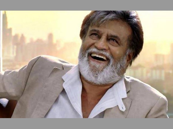 పోస్టర్లు తగలబెట్టీ..! రజినీని తిట్టీ..!