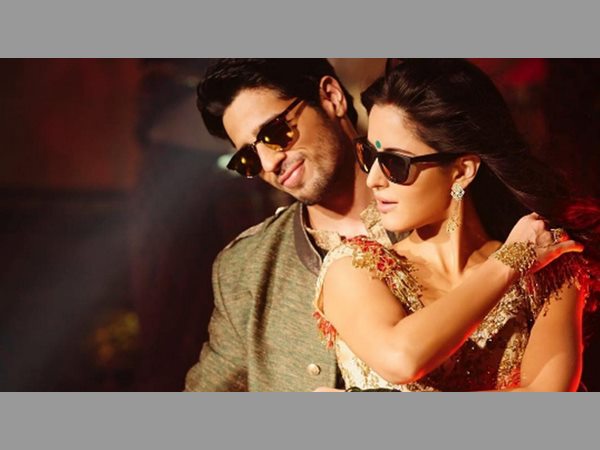 బట్టలు చిన్నవే