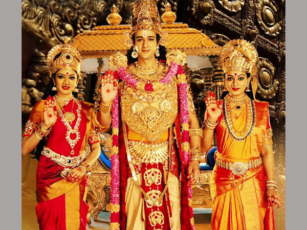 స్వామి వారిని పరిచయం చేసారు